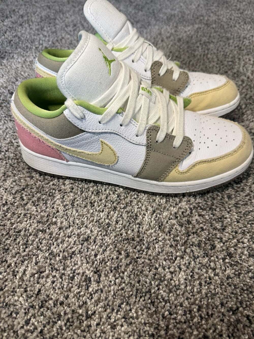 Nike Air Jordan 1 Low SE GS Pastel Grind DJ0341-100 Size 7Y - Picture 2 of 4